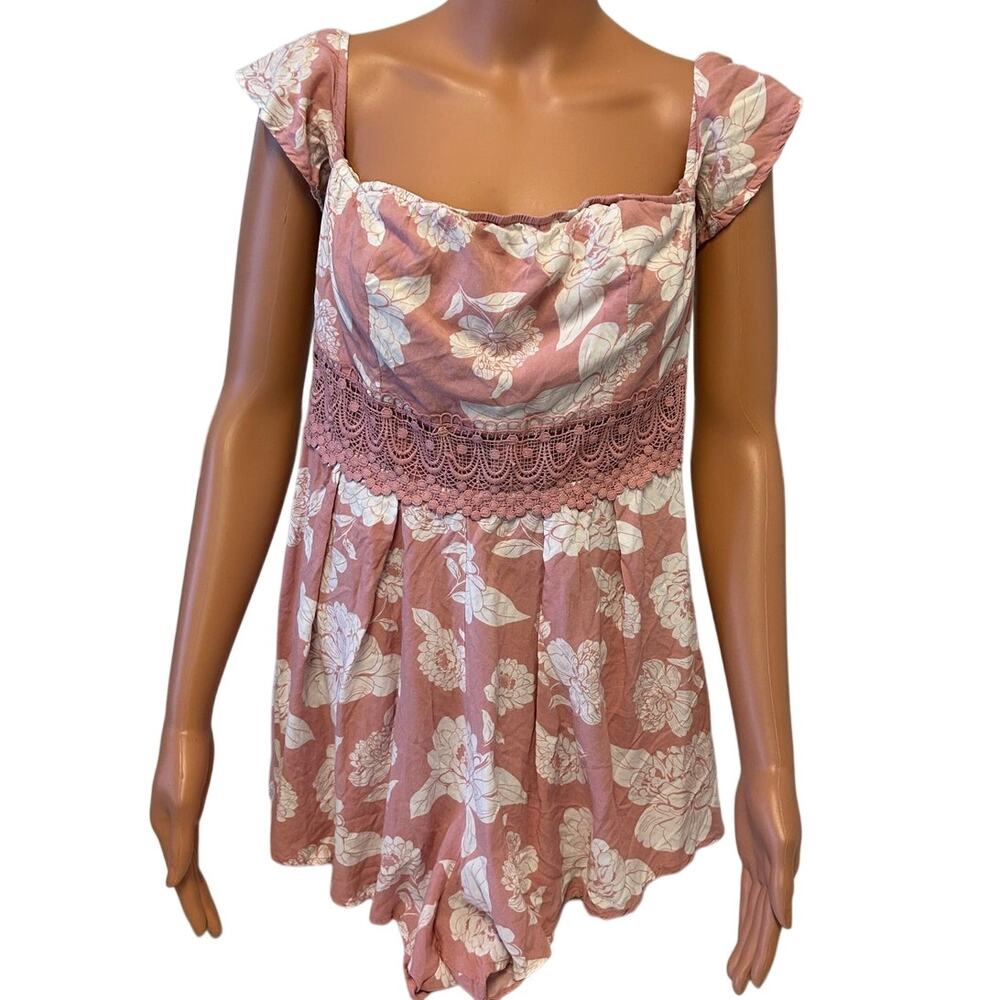 Love Tree mauve floral print romper square neckline cap sleeves crocheted waist